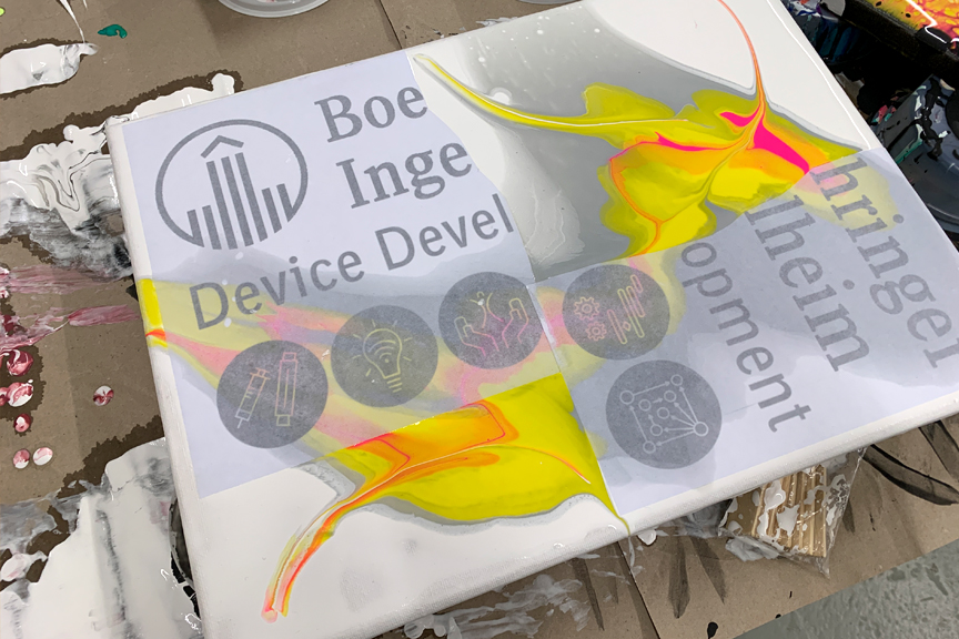 17Teambildung_Unternehmen_Firmen_kreativkurs_pouring_fluid_painting_wiesbaden_christiane_mader