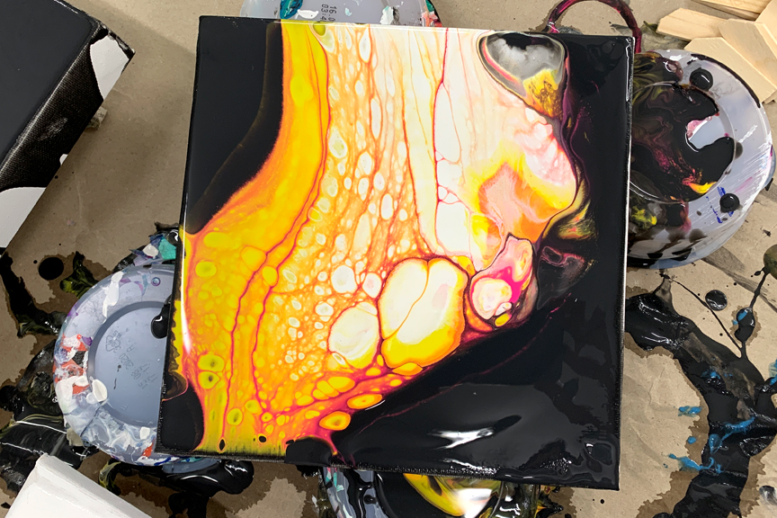 18Teambildung_Unternehmen_Firmen_kreativkurs_pouring_fluid_painting_wiesbaden_christiane_mader